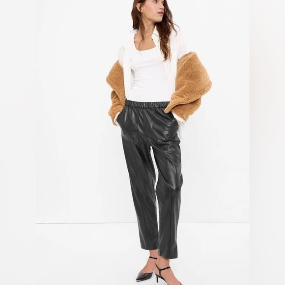 GAP Pants - GAP Faux Leather Pull On Pants Womens M Black Tapered Ankle Vegan Leather